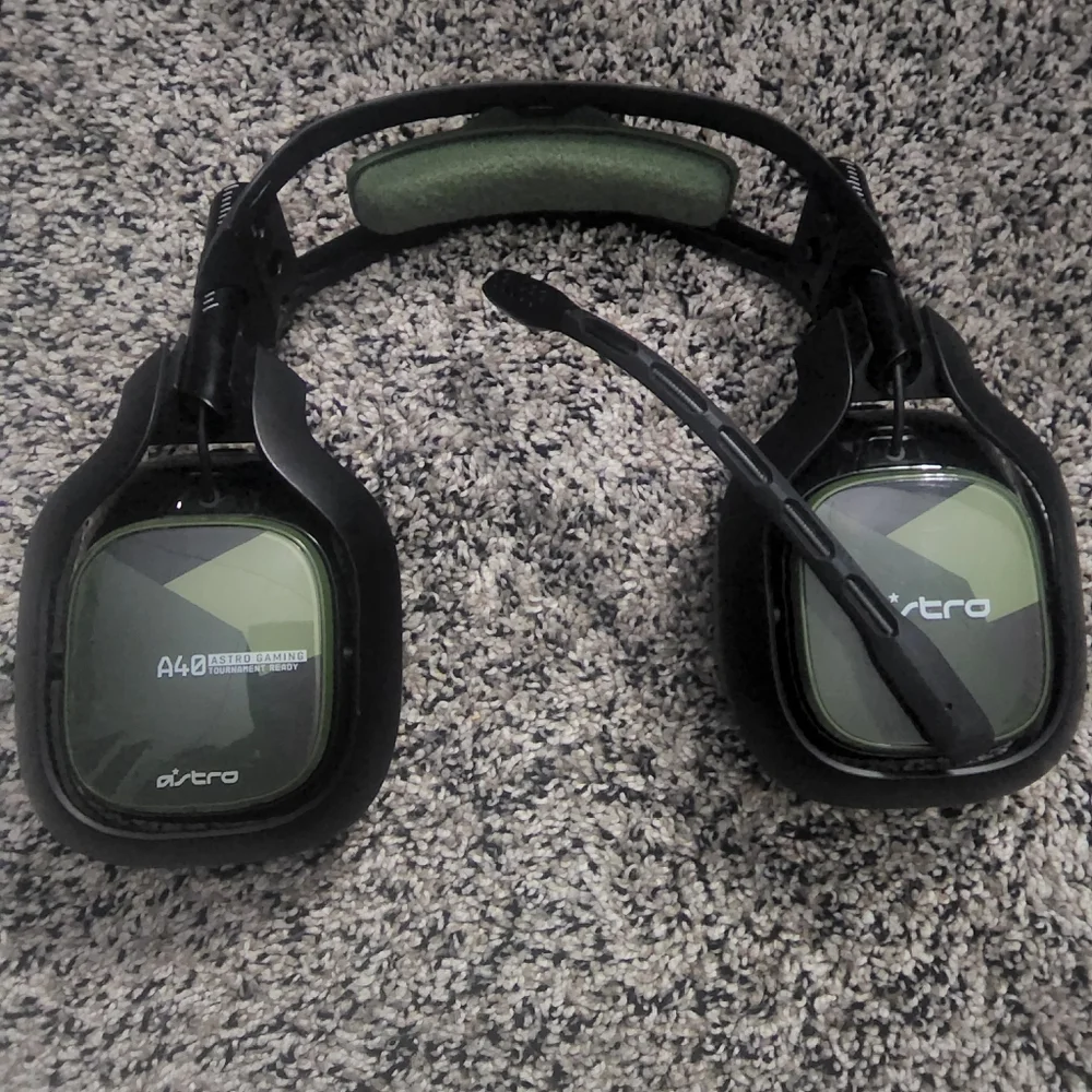 Astro A40